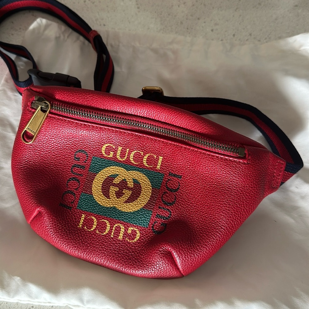 Gucci logo belt bag small